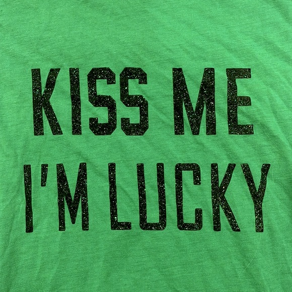 St. Patrick’s Day - “Kiss Me I’m Lucky” Tank Top - Green (Size Small) - Picture 2 of 6